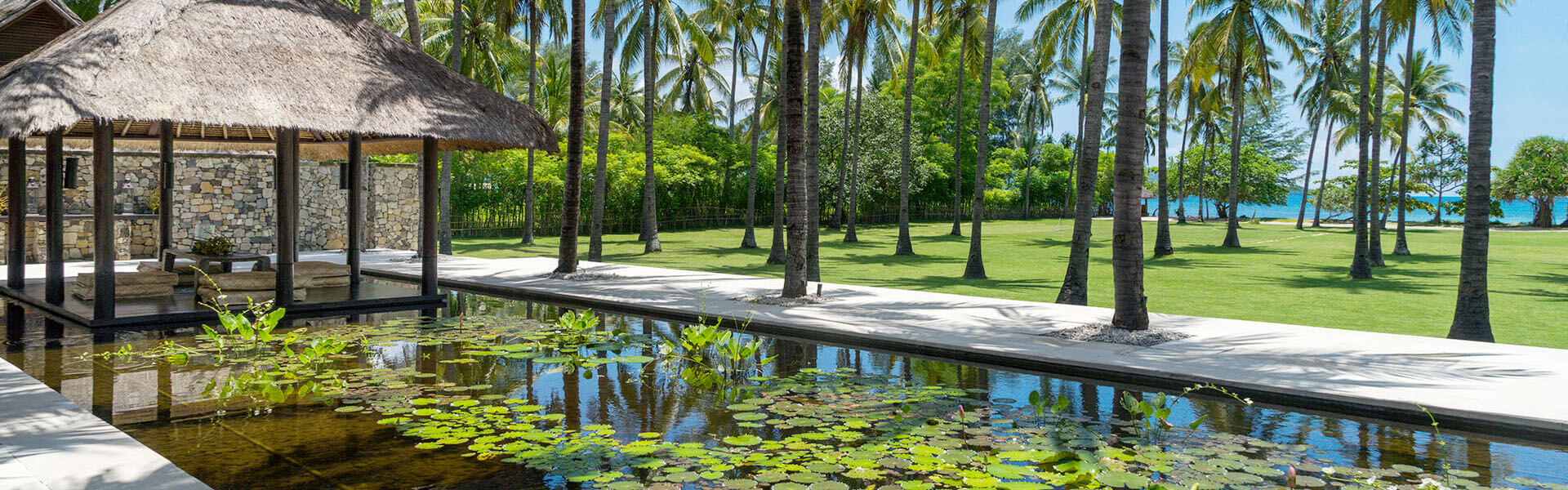 Sira Beach House - Picturesque beachfront villa